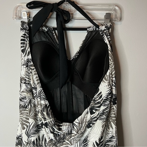 Women’s Simply Fit black and white banana leaf printed one piece swim suit 1X - Picture 8 of 9